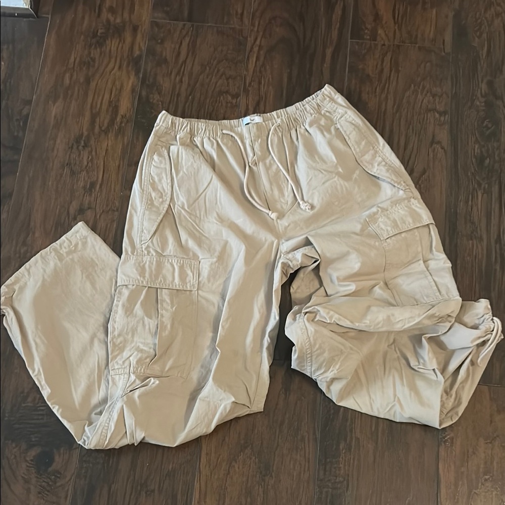 Aritizia TNA Khaki Cargo Pants